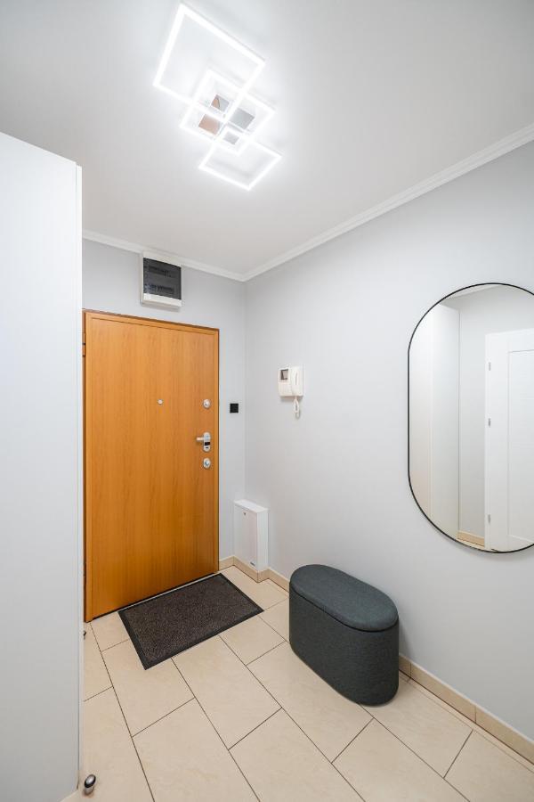 Apartament 55M2 - Darmowy Garaz - Klimatyzacja - Centrum - 24Na7 * Wroclaw