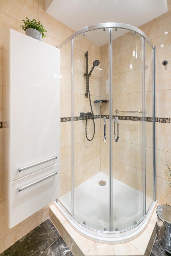 Apartament 55M2 - Darmowy Garaz - Klimatyzacja - Centrum - 24Na7 * Wroclaw