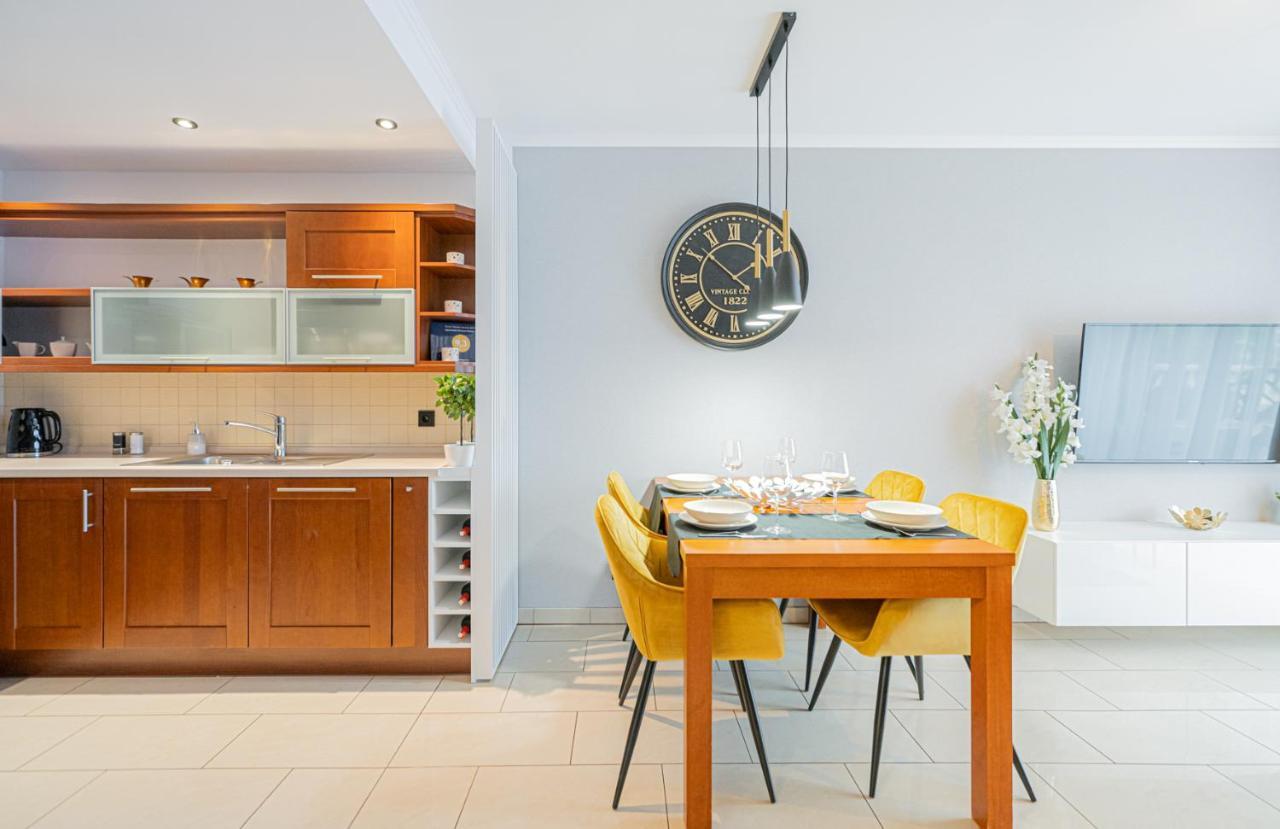 Apartament 55m2 - Darmowy Garaz - Klimatyzacja - Centrum - 24na7 *